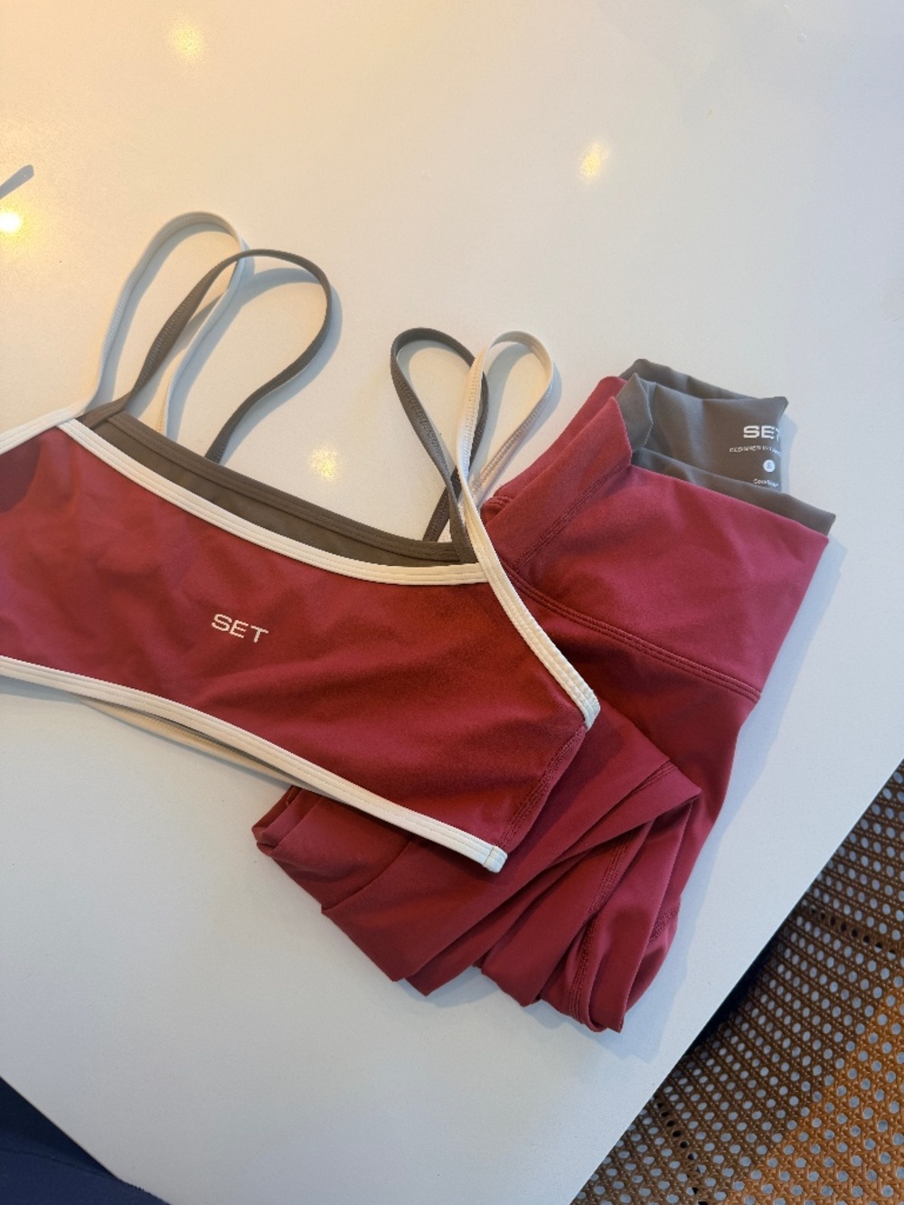 SET Active sweet tea Coastline sport body leggings & sportbody strappy bra